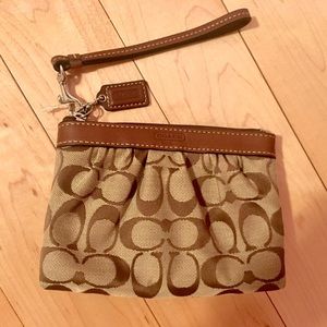 Coach Wristlet (classic & authentic!)